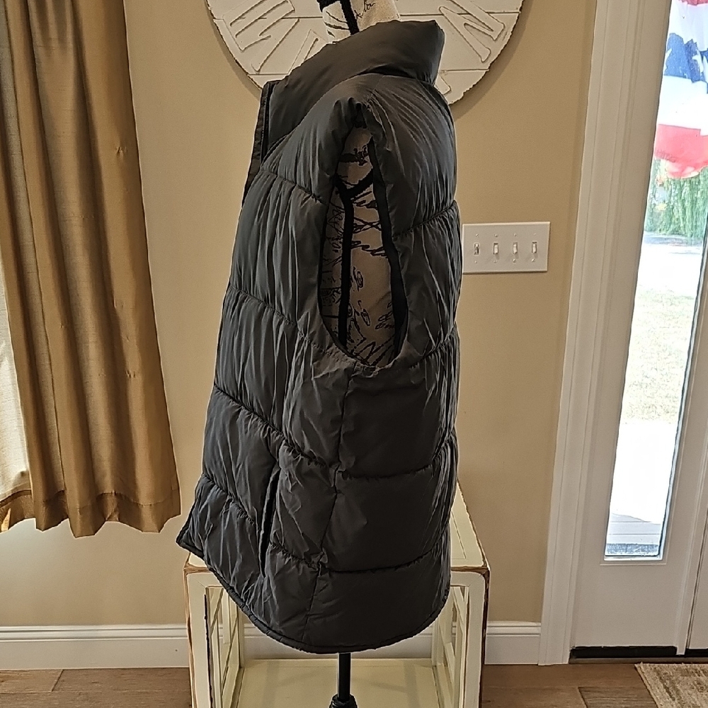 Old Navy Men's Charcoal Puffer Vest - Picture 2 of 4